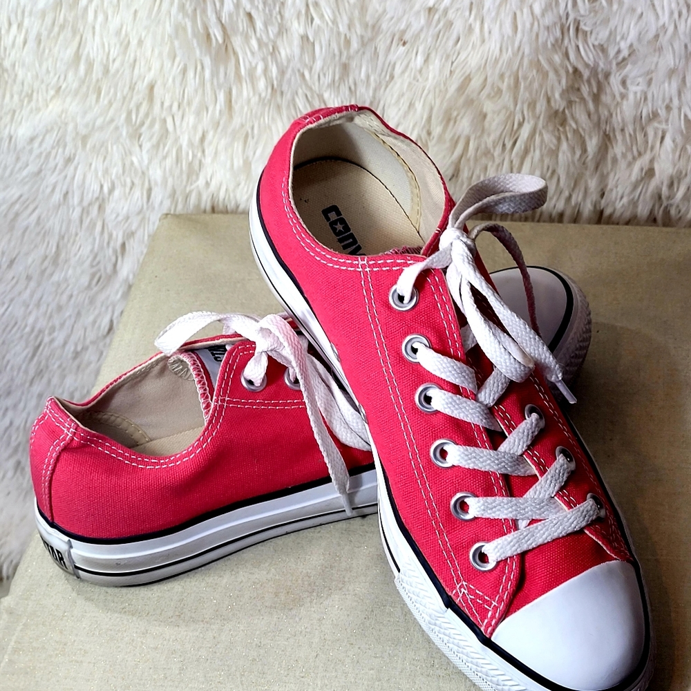 Red Converse - Picture 3 of 9